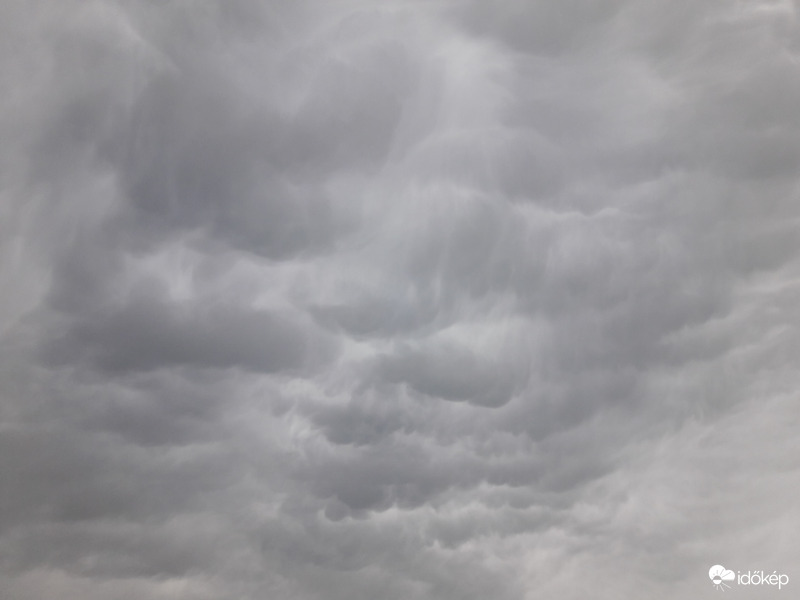 Mammatus felhők Császár felett!