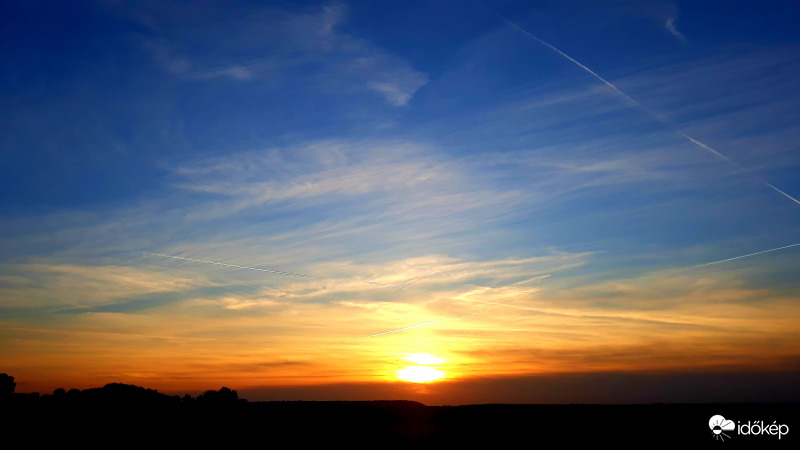 Naplemente fátyolosan!