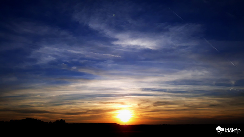 Naplemente fátyolosan!