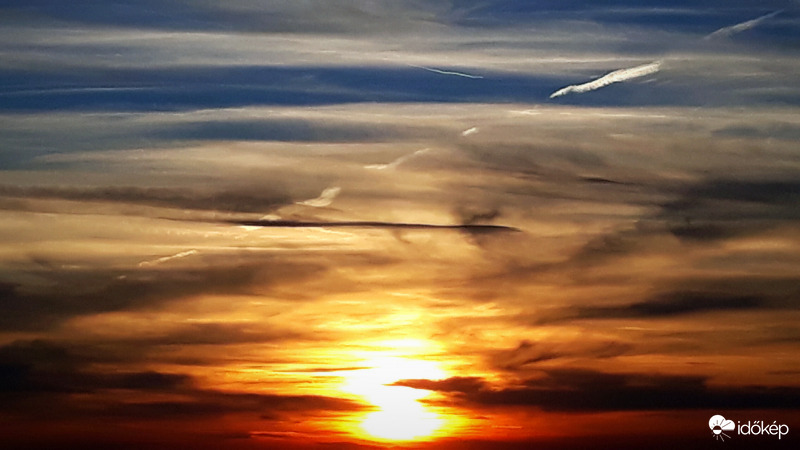 Naplemente fátyolosan!