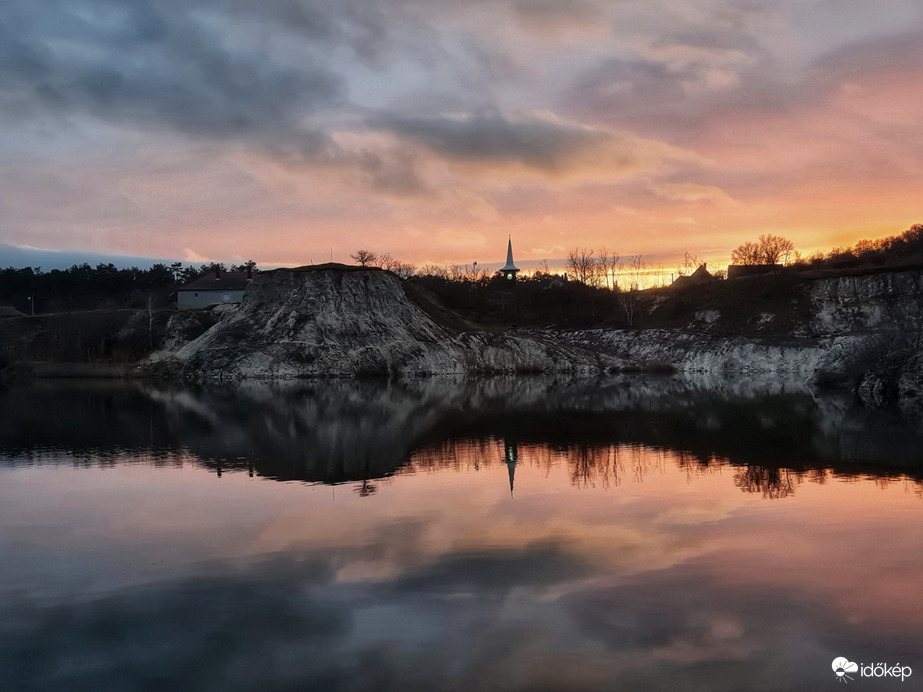 Szenteste fényei a tónàl