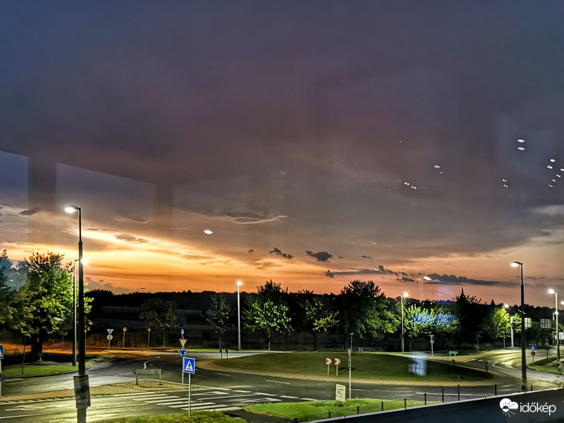 Hajnalban viharos Siófok. 