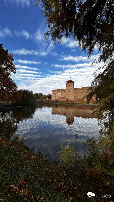 A gyulai vár felett az ég