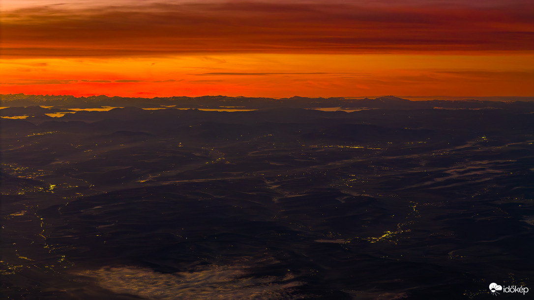 Alkonyati Fények a Tájon