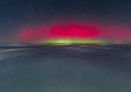 Sarki fény a ködpaplan felett