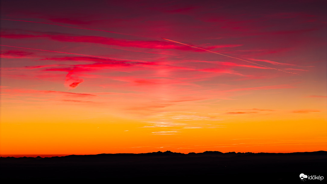 Naposzlop a tüzes naplementében