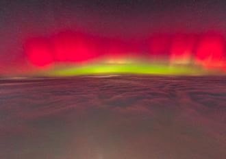 Sarki fény a ködpaplan felett
