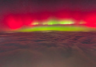 Sarki fény a ködpaplan felett