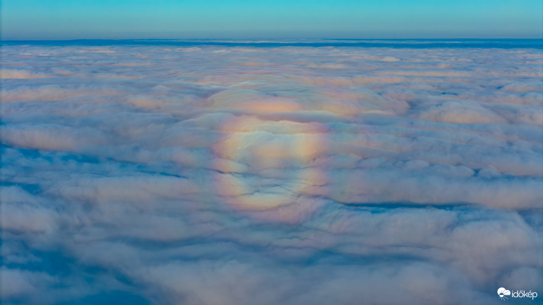 Glória jelenség a ködtenger felett