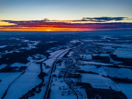 Naplemente a havas táj felett