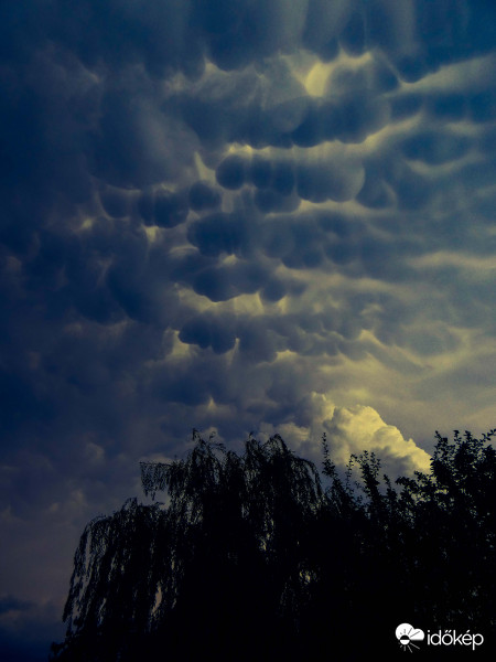 Esti mammák Nagyrábé felett