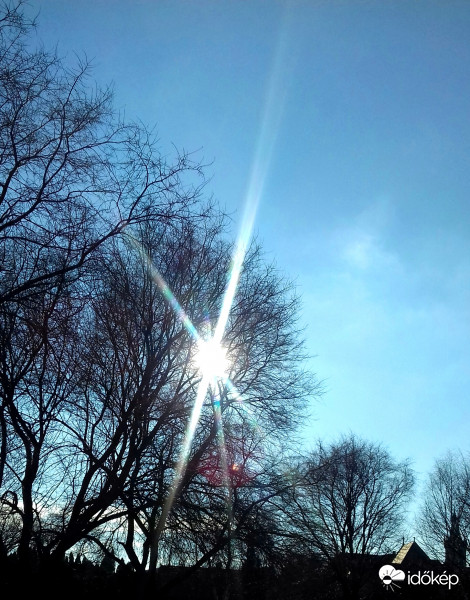 Szikrázó napsütés