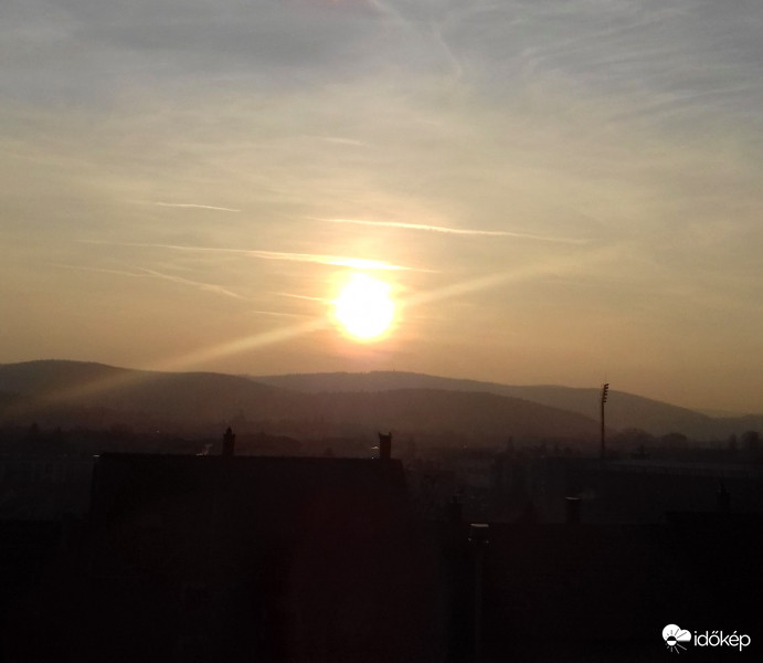 Mai lemenő Sopron felett