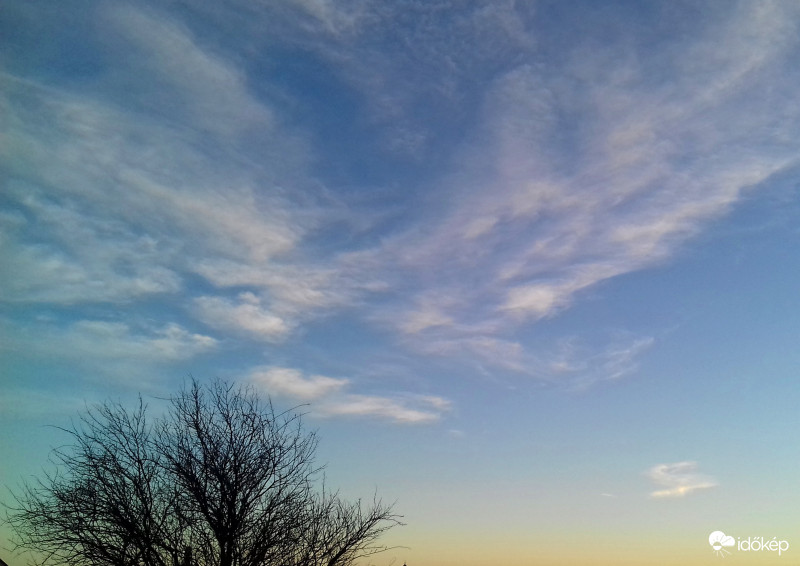 Alkonyati felhők