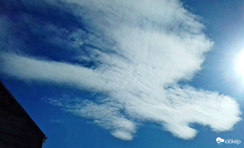 Tegnapi érdekes formájú felhő :)