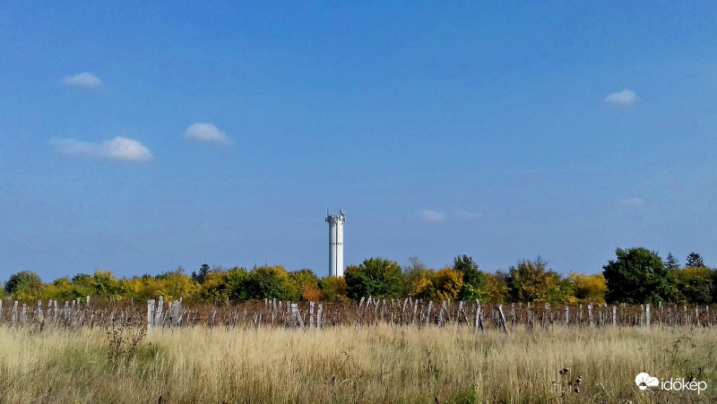 Őszi színek a fertőszéplaki víztorony körül :)