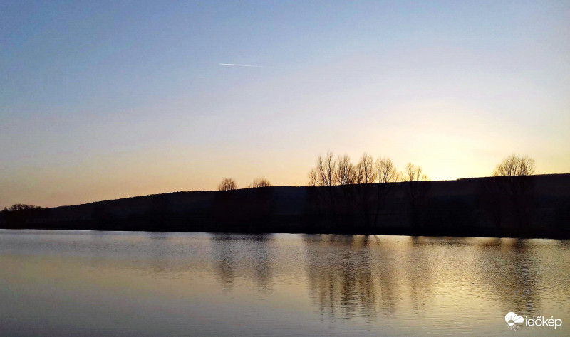 Naplemente a Gida-pataki tónál felhőtlenül, repcsivel :)