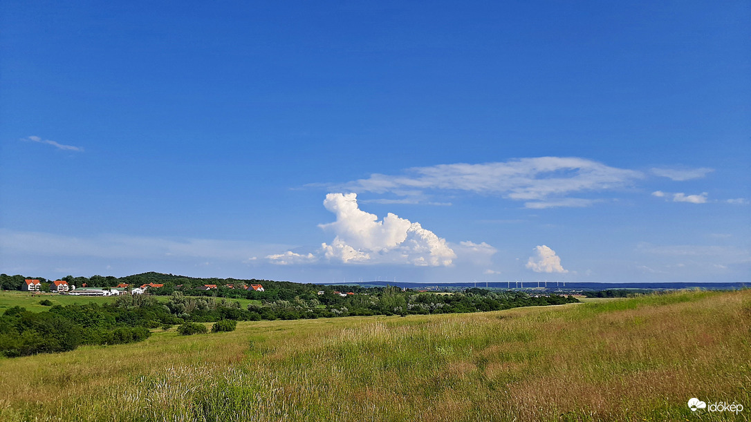 Gida-pataki tó feletti rét :)