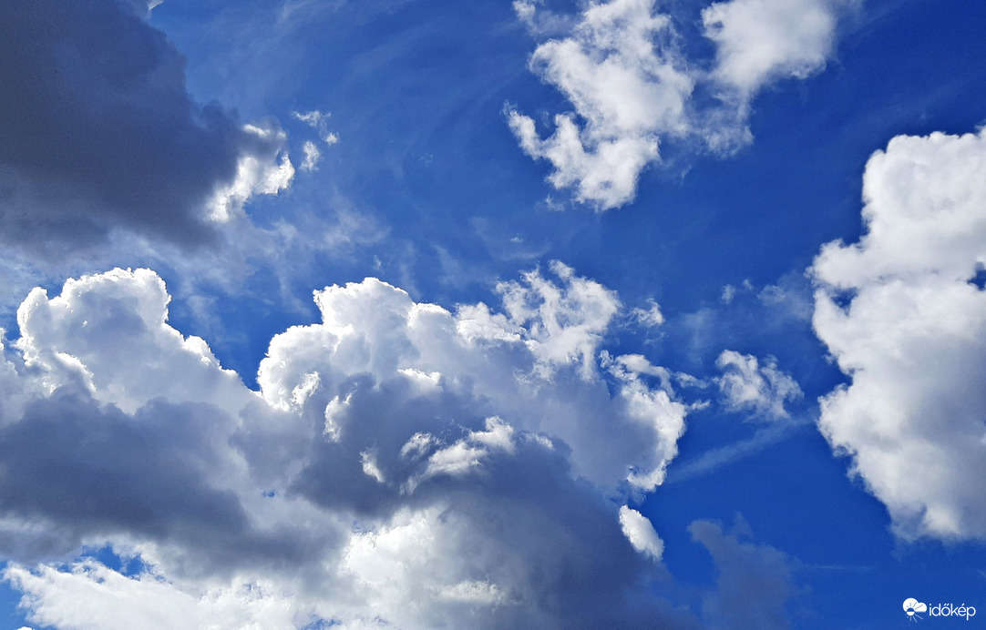 Egy kis "szépfelhős-kék" a szürkeség ellen (egy héttel ezelőtt)... :)