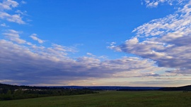 Alkonyatkor a Gida-pataki tó felletti mezőn :)