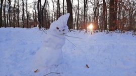 Körülöttem "hótenger", mögöttem napnyugta - életkép egy hóember szemével... :)