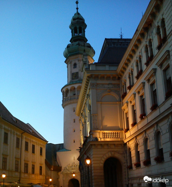 Tűztorony egy nyári estén