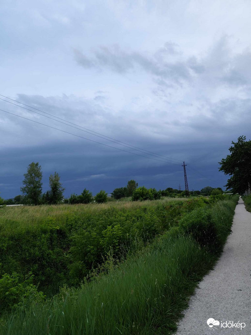 Esztergomba is peremfelhővel jött a vihar