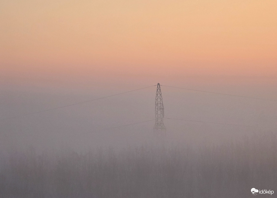 Ködös hajnal