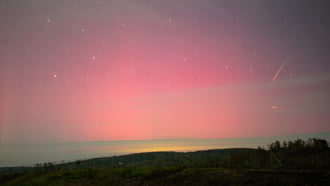 Sarki fény meteorittal 2025.11.11-12