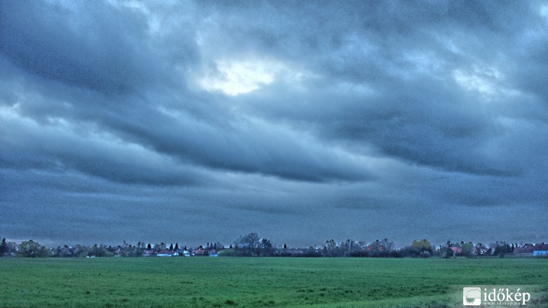 Hidegfront maradványfelhő