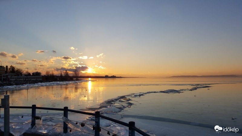 Jégvarázs a balatonon