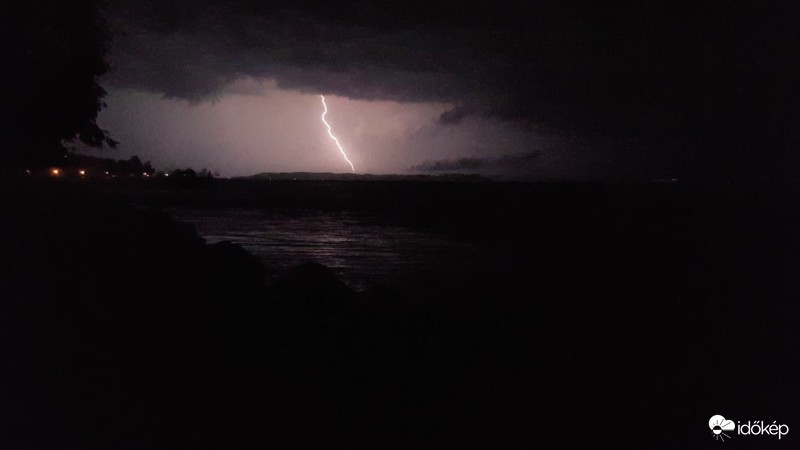 Villámok Tihany felett