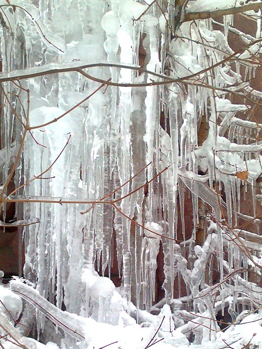 Régi téli kép. (Persze ehhez egy lyukas ereszcsatorna is kellett.) 