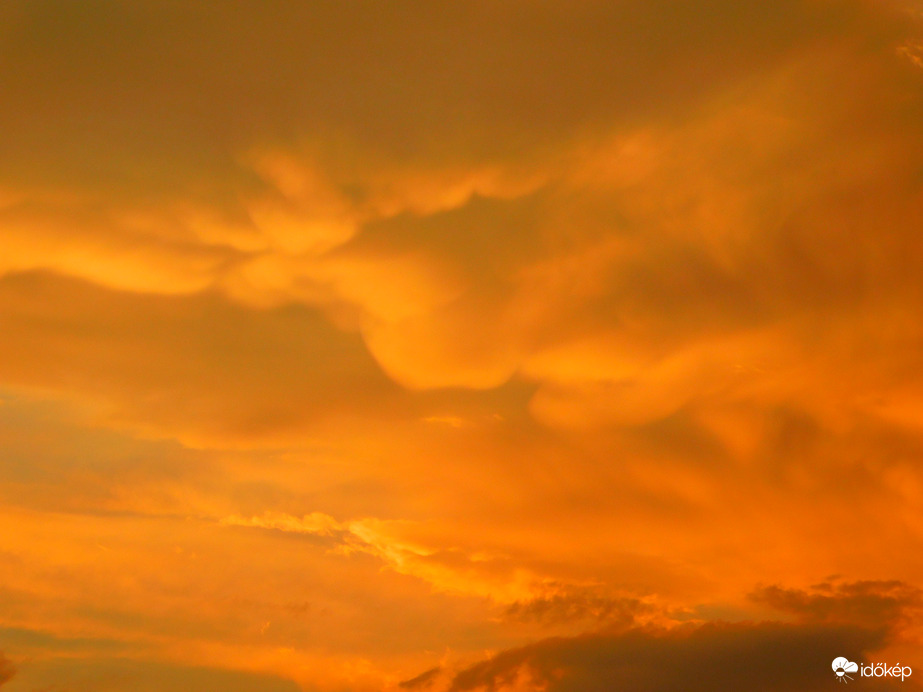 Naplemente mammákkal a Tisza tavon