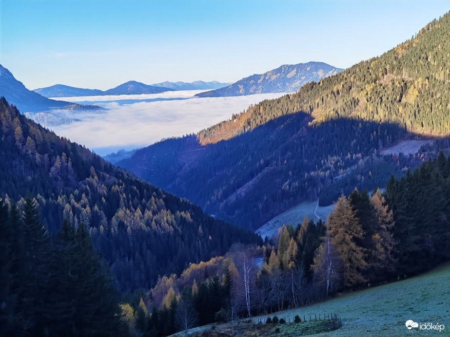 Hegyek a novemberi napsütésben