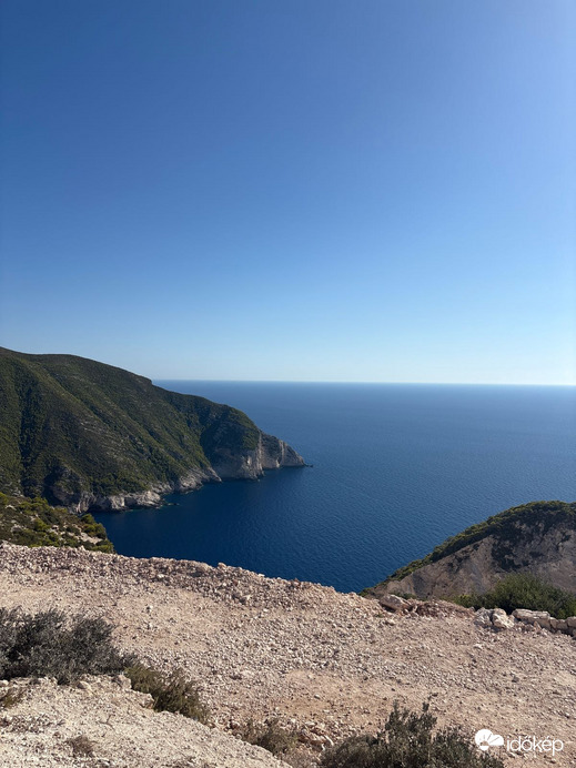 Αναφωνήτρια