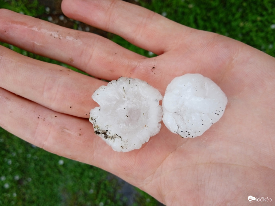 Jégszemek debreceni szupercellából