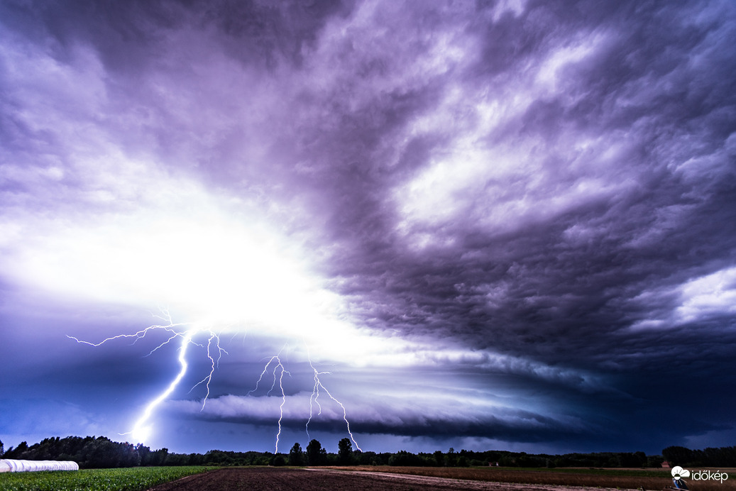 5 éve majdnem ezen a napon az egyik legfélemetesebb esti vihar amit láttam