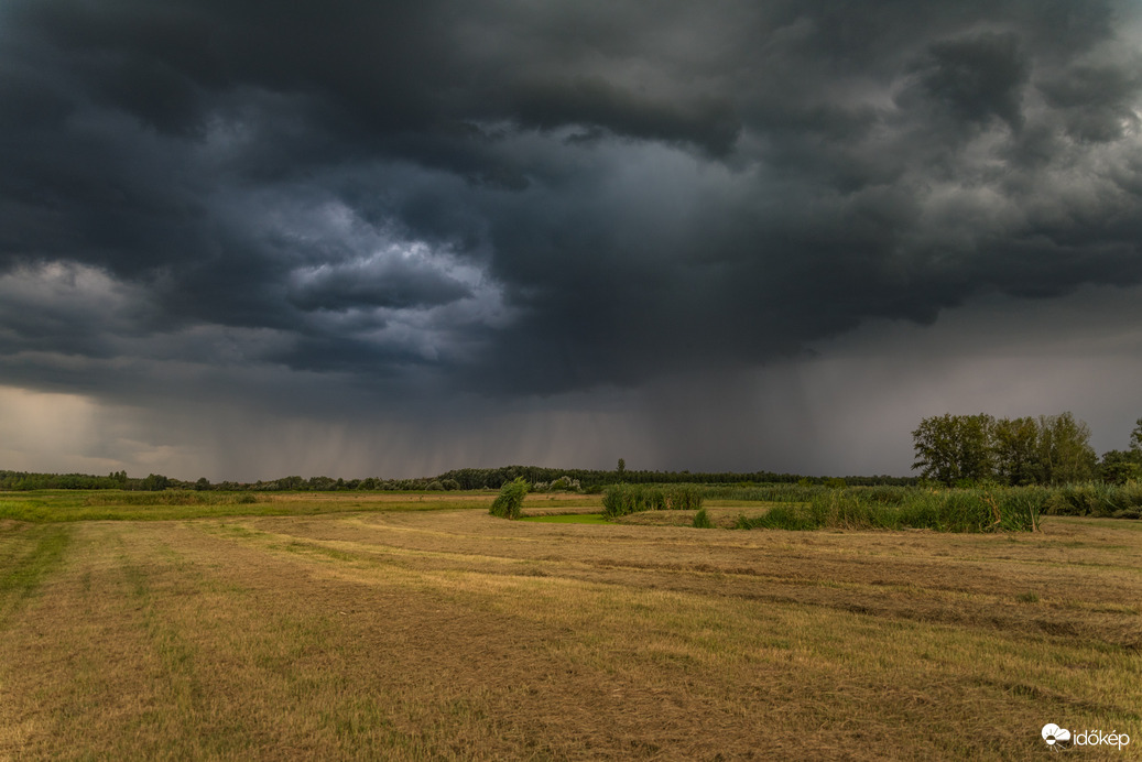 Ami a csövön kifér