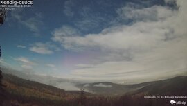 Sarki fény a köd felett a Kendig csúcsi webkamerán