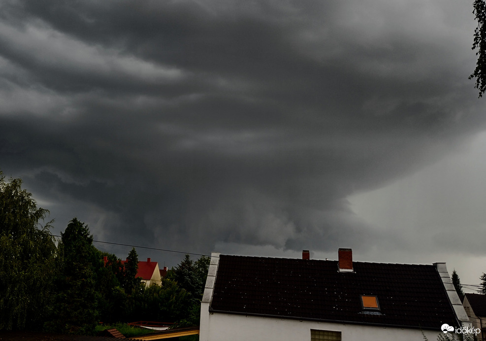 Gyönyörű Szupercella vonult el Győr mellett.