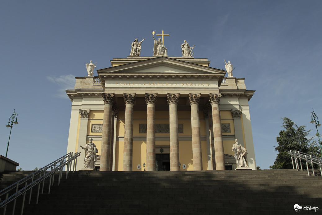 Egri bazilika nappal