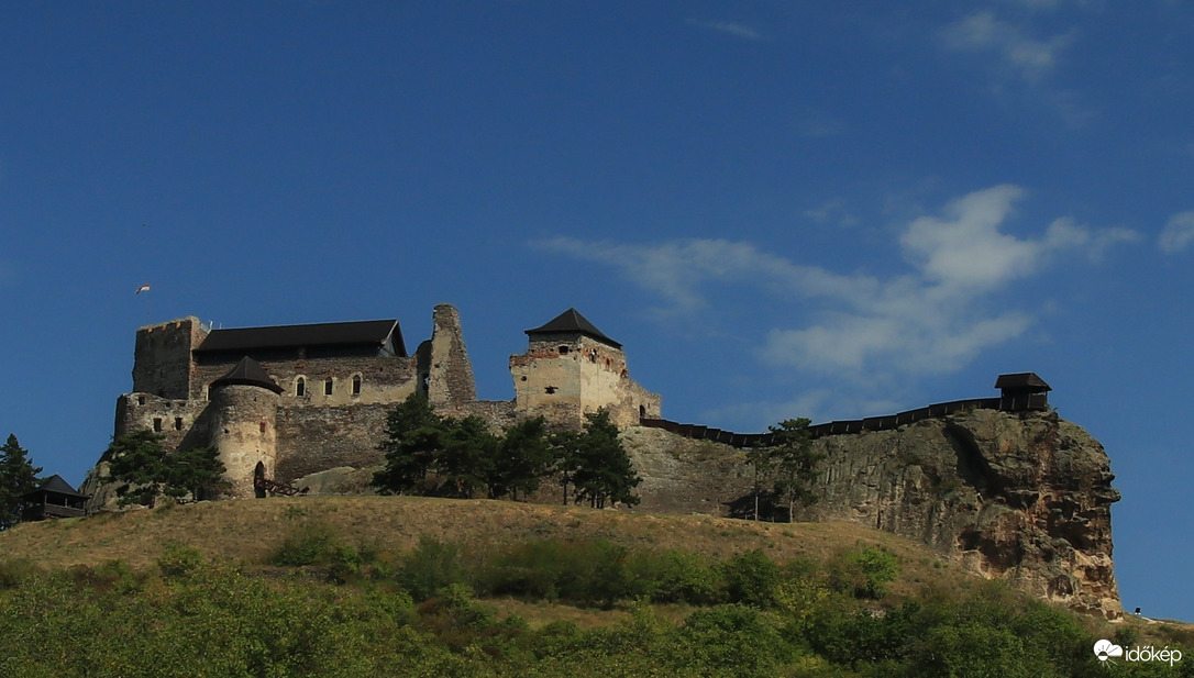 Boldogkő vàr egész közelről 