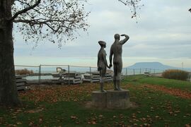 ... inkább a túloldalt nézzük, itt nagy a felfordulás