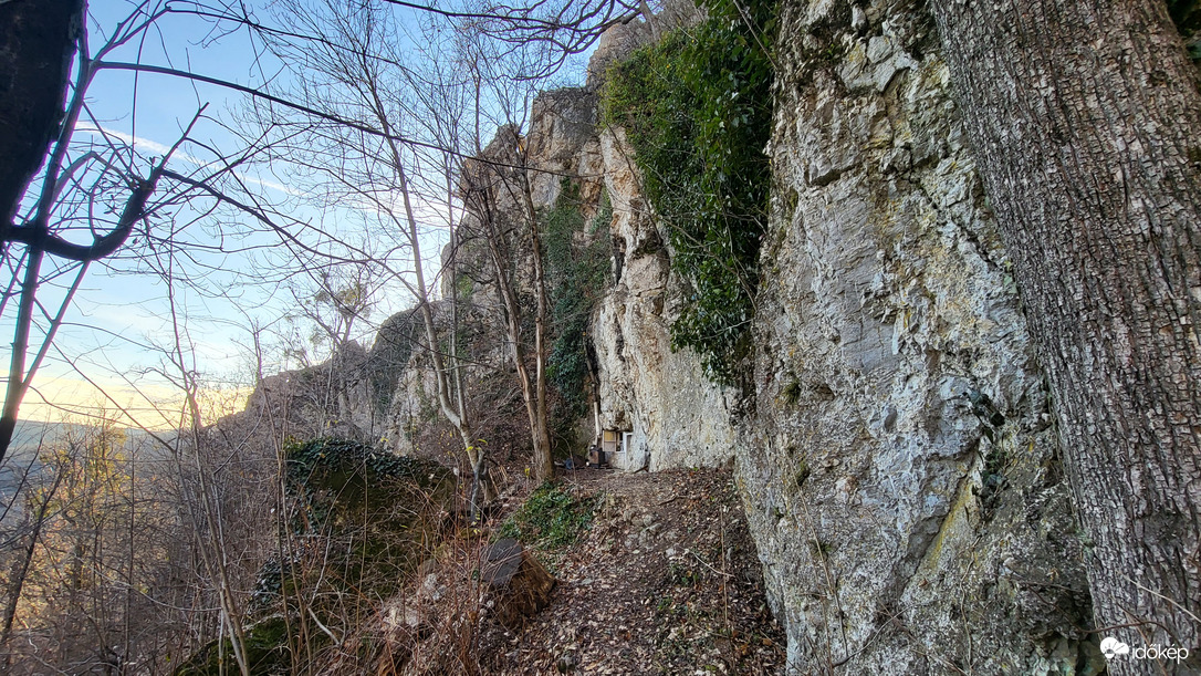 Elszigetelt hegyi menedék
