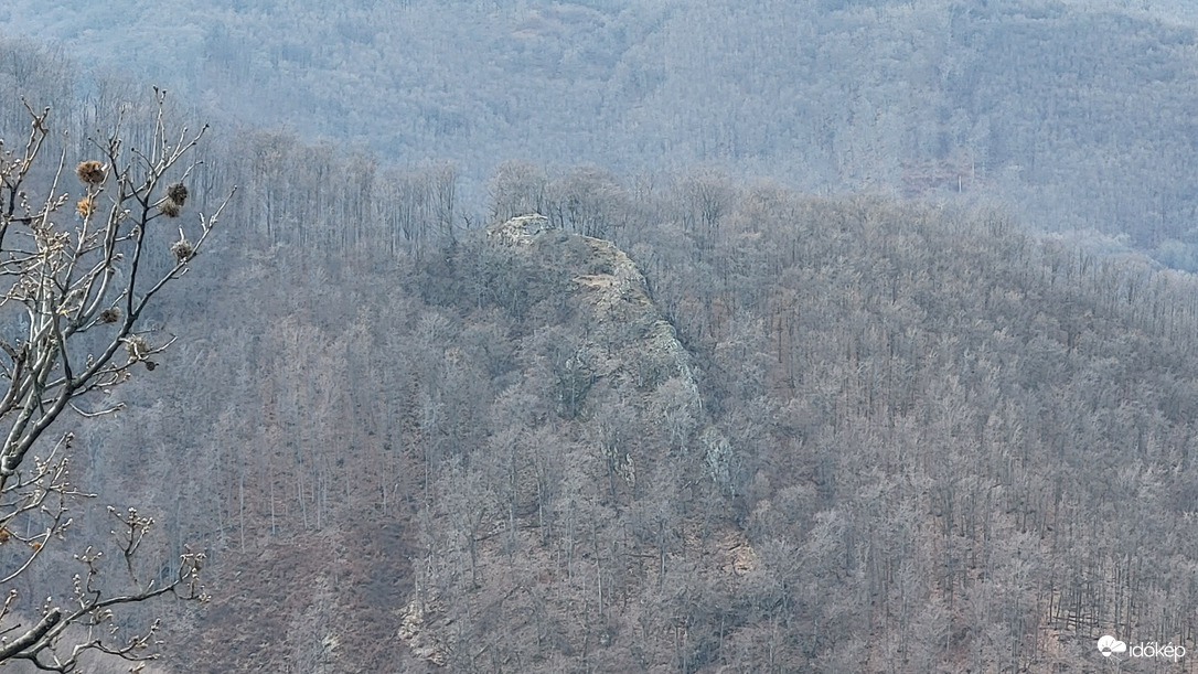 "Hol vár állott, most kőhalom"