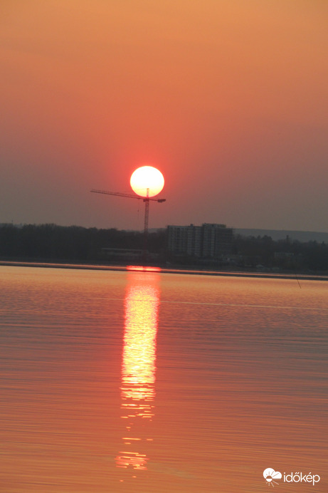 Mikor a daru megtartja a Napot