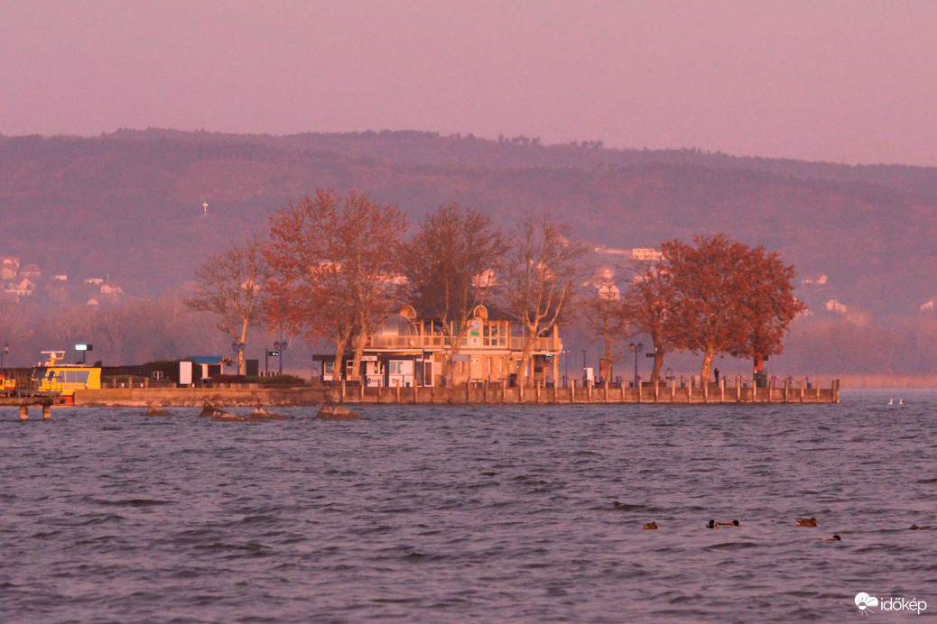 Naplementében a keszthelyi móló