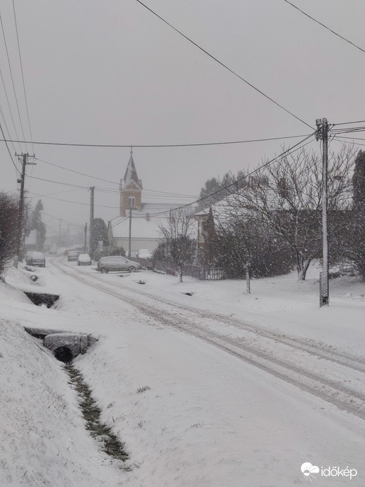 Mediterrán ciklon hófúvással