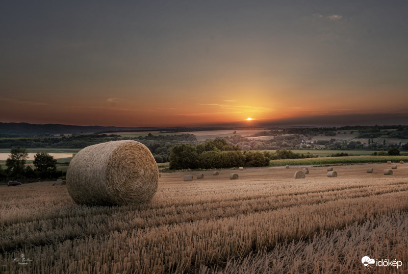 Bálás naplementés